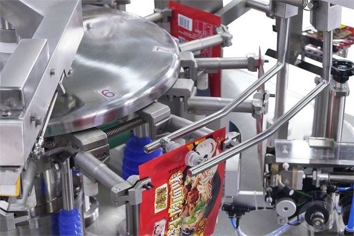Snacks Pouch Packing Machine